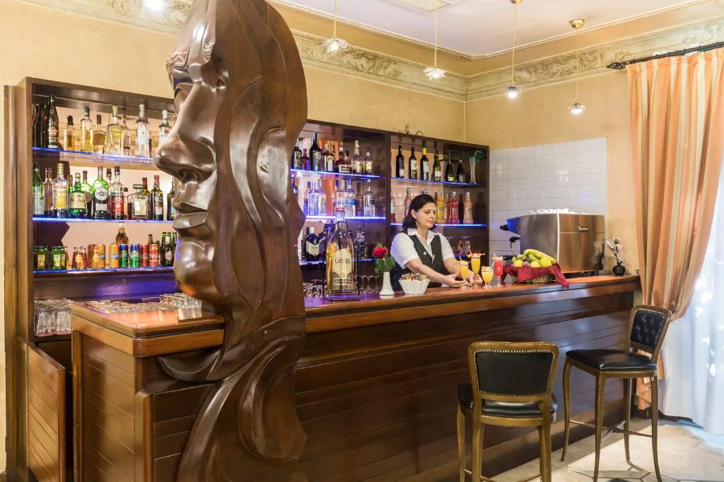 Bar, Villa Rosa, Rome
