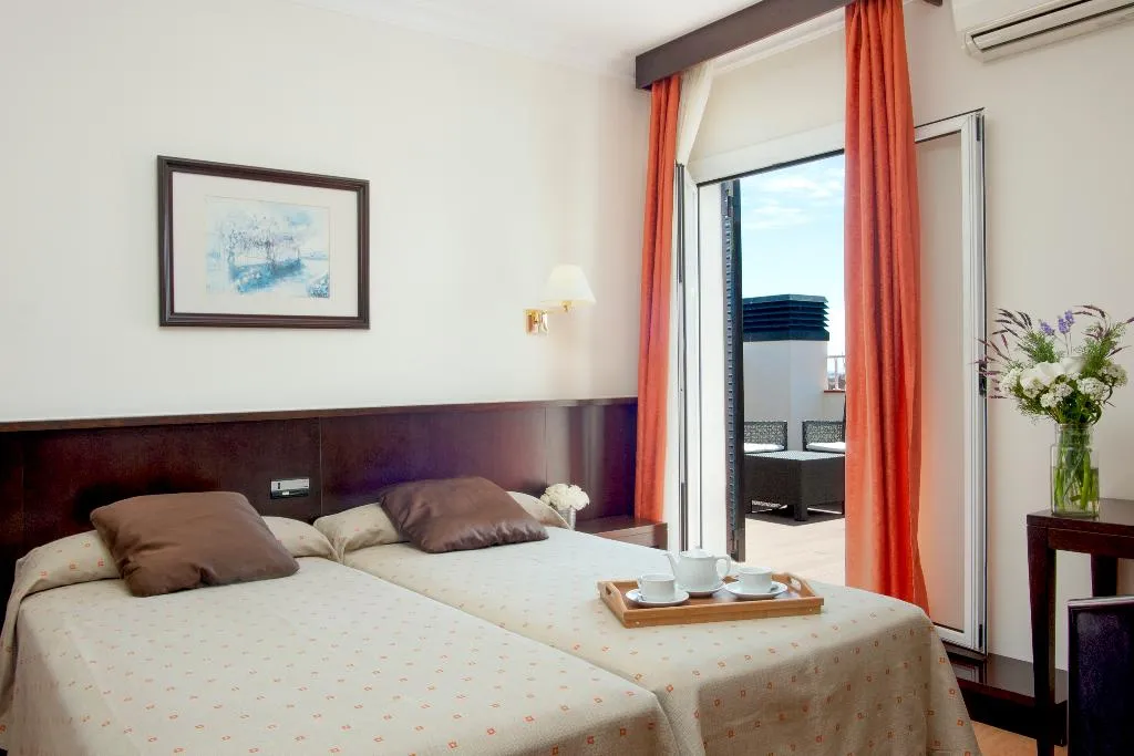 DOUBLE SUPERIOR WITH TERRACE Room, Gaudi, Barcelona