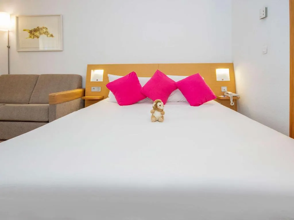 DOUBLE ECONOMY Room, Novotel Tunis, Tunisia