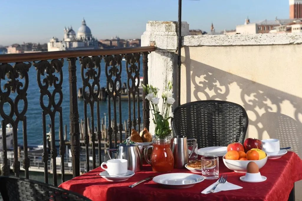Restaurant, A Tribute To Music, Venice