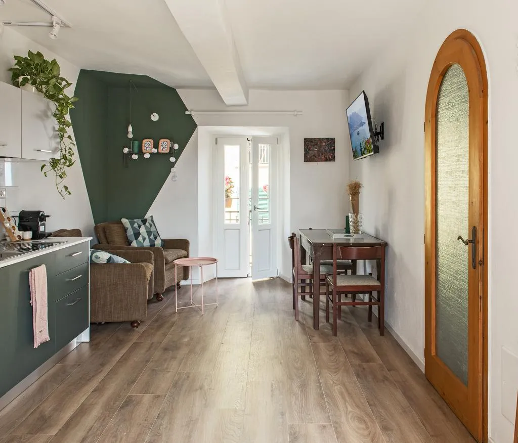 APARTMENT TWO BEDROOMS ONE BATHROOM Room, Stresa Complex Levoasi, Milan