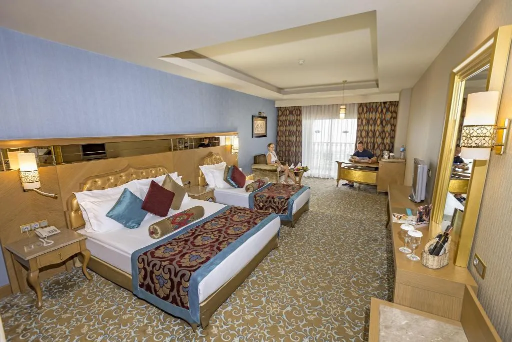 SUITE DELUXE QUEEN BED Room, Royal Holiday Palace, Antalya