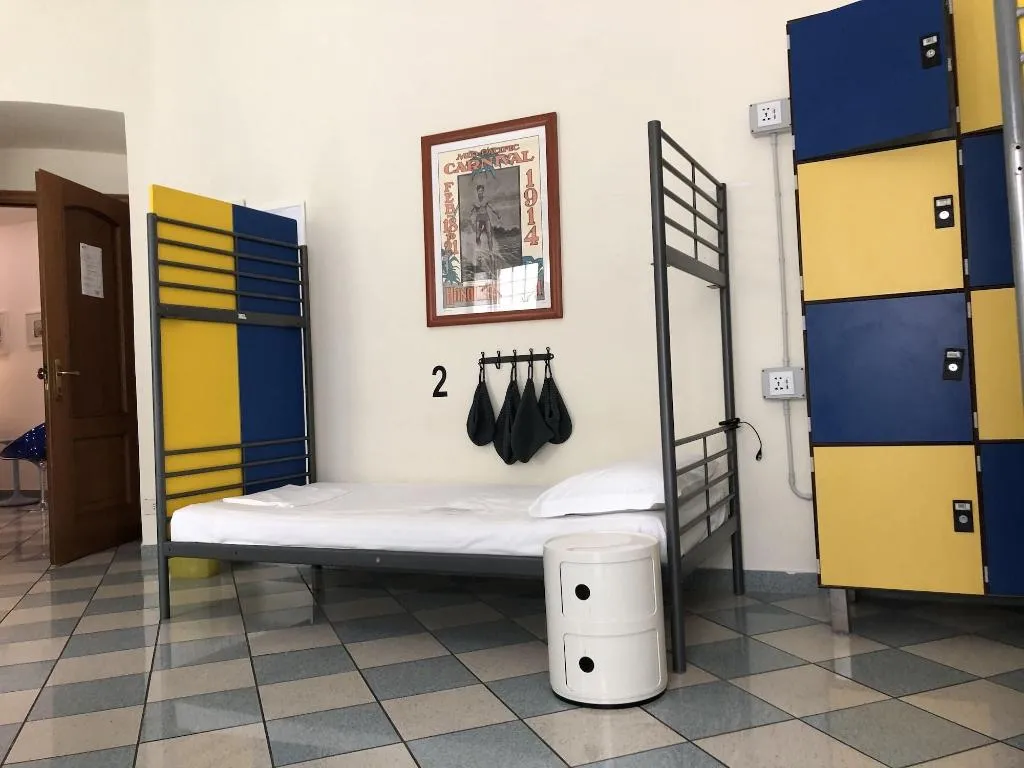 Room, The Beehive, Naples