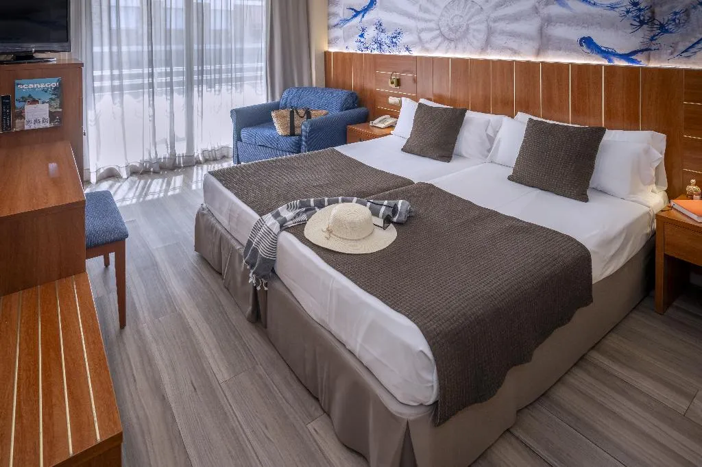 DOUBLE WITH BALCONY Room, GHT Aquarium & Spa, Costa Brava