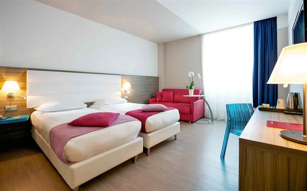 QUADRUPLE WITH DOUBLE BED Room, Mercure Venezia Marghera, Venice