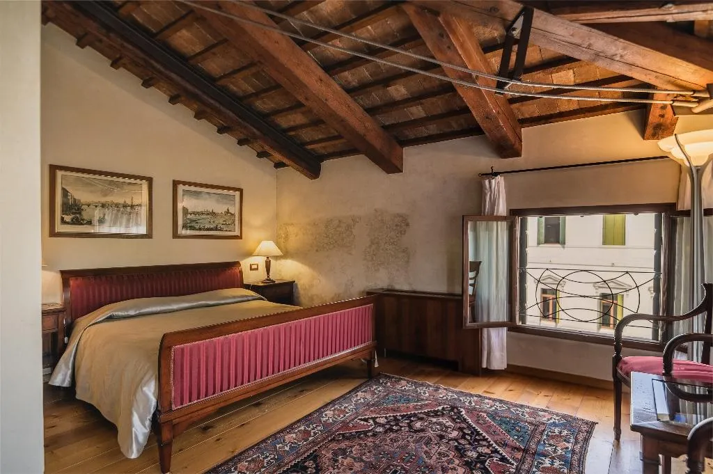 Double or Twin SUPERIOR Room, Le camere di Palazzo Bortolan, Venice