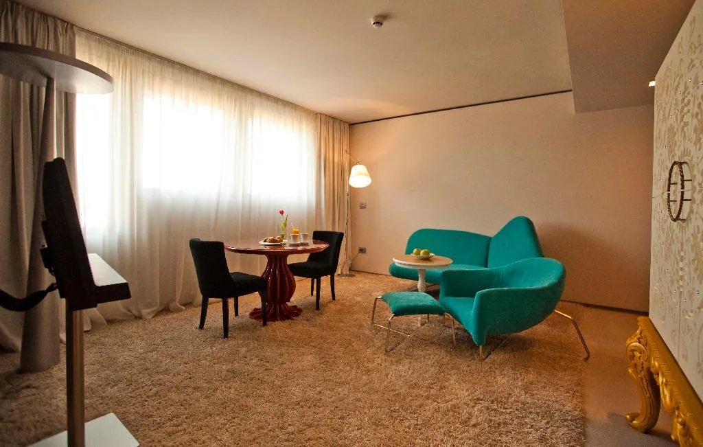 JUNIOR SUITE STANDARD Room, Graffit Gallery Hotel, Varna