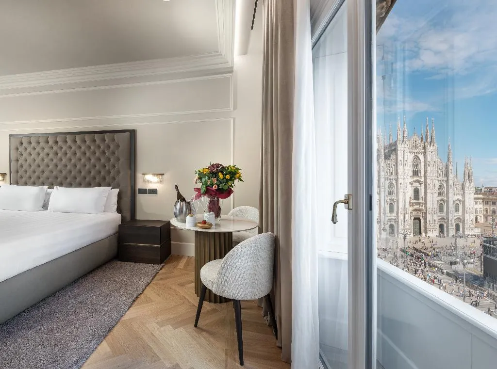 JUNIOR SUITE WITH VIEWS Room, The Glamore Milano Duomo, Milan