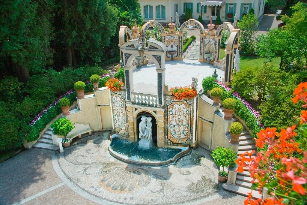 General view, Des Iles Borromees, Milan