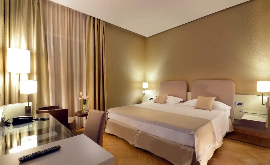 Double or Twin STANDARD Room, Palazzo Esedra, Naples