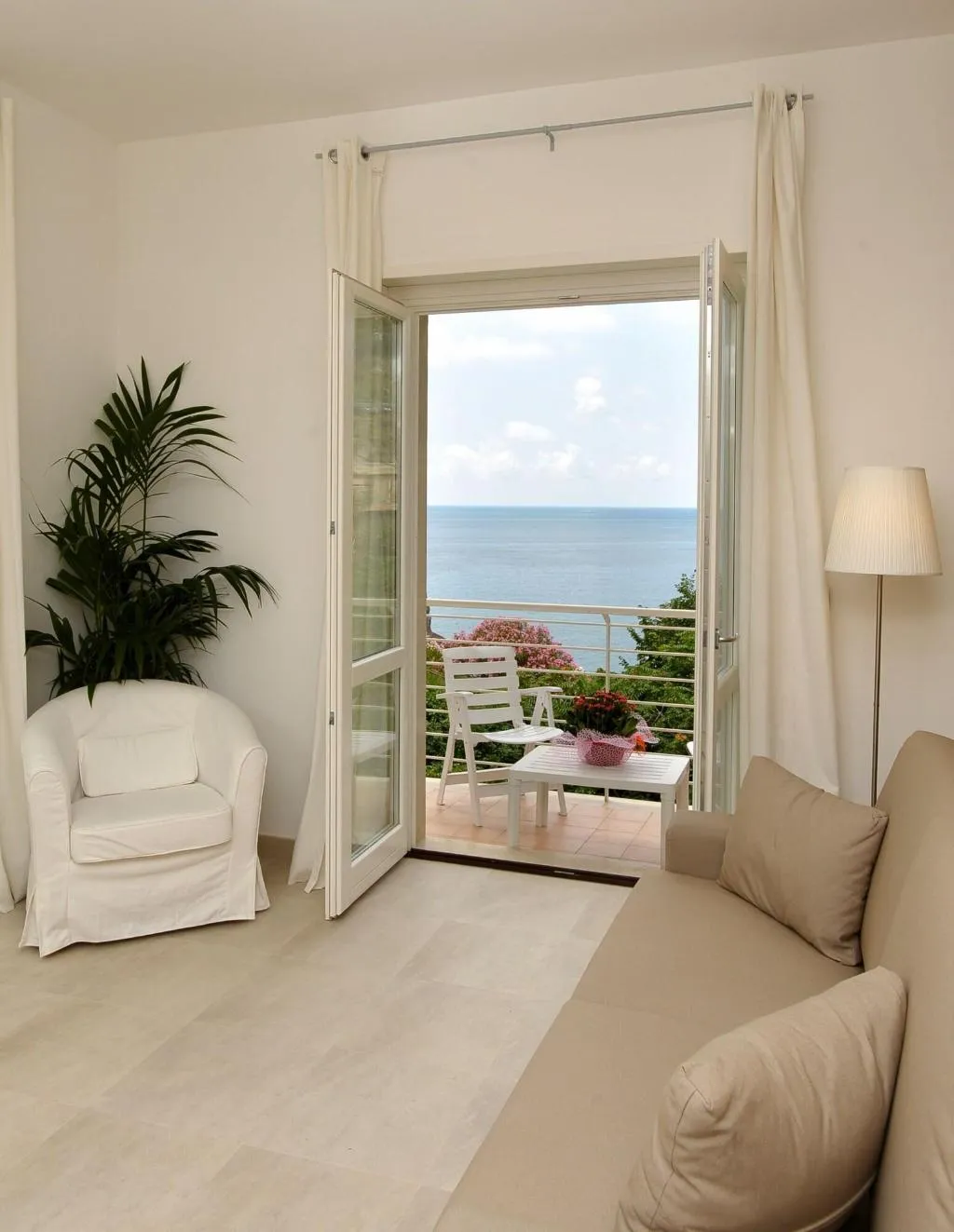 Room, Residence La Dolce Vita, Naples