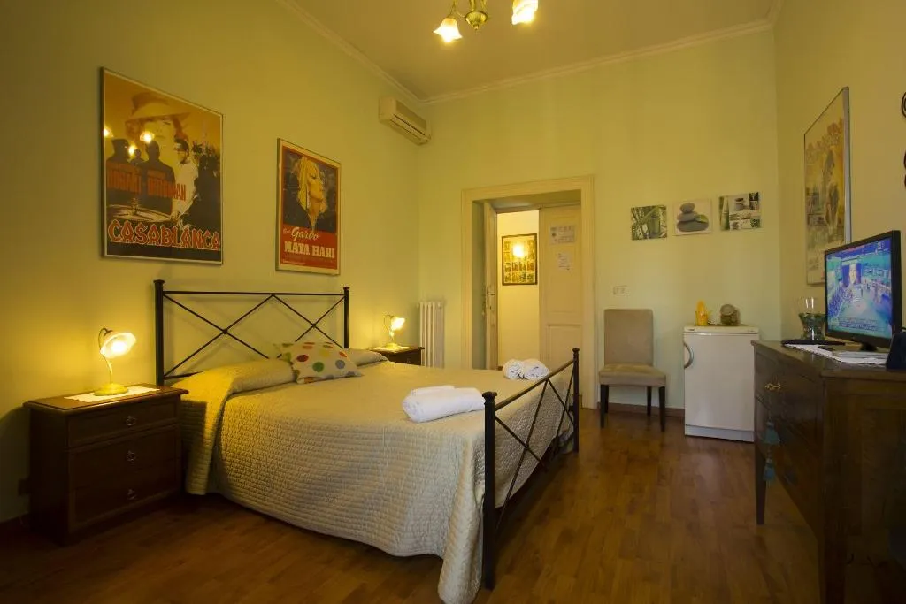 Room, Laterano Inn, Naples