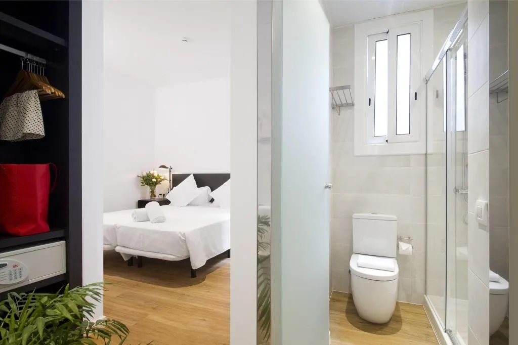 Room, Som Nit Triomf, Barcelona