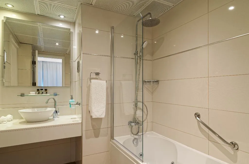 SUITE EXECUTIVE Room, St George Beach Hotel & Spa Resort, Cyprus