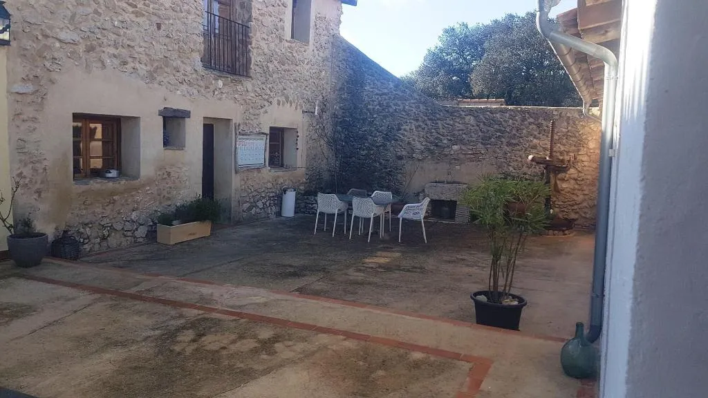 Room, Benali, Valencia