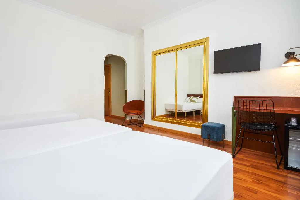 TRIPLE STANDARD Room, Cason del Tormes, Madrid