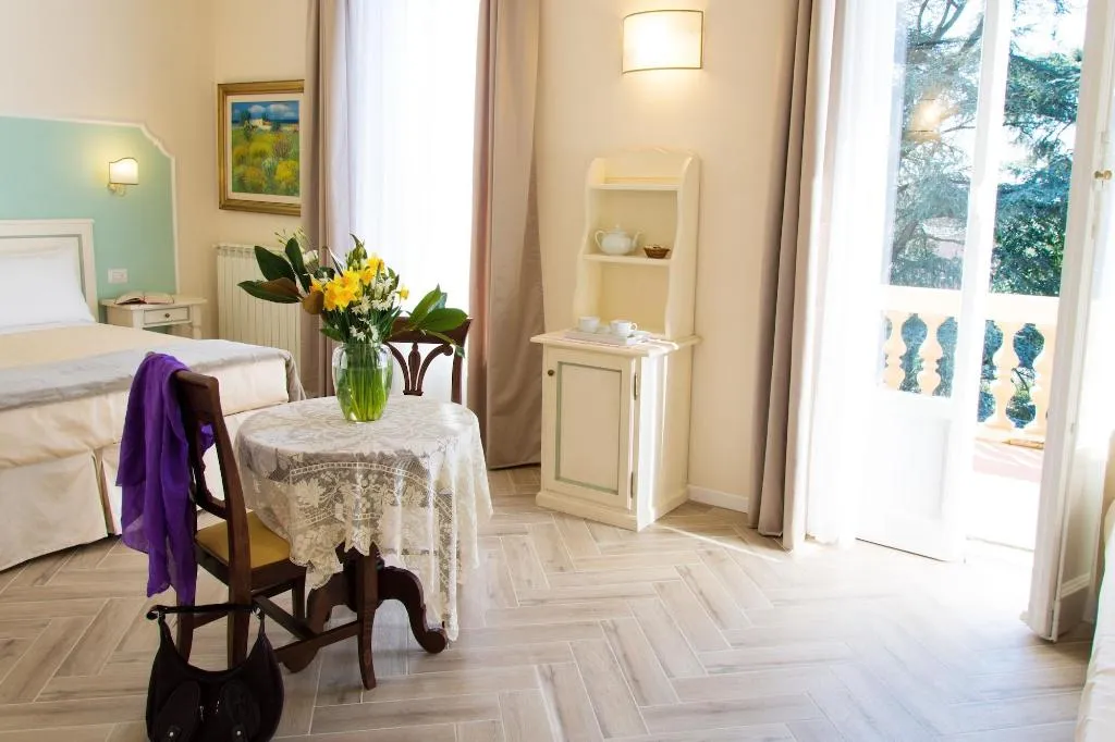 Room, Dimora Salviati, Florence