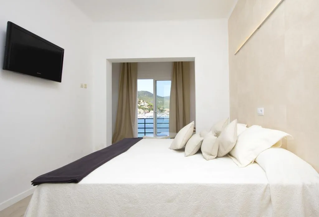 Room, Brisamar Affiliated by Fergus, Majorca