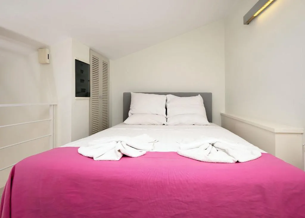 Room, Vivian Art Apartments, Crete