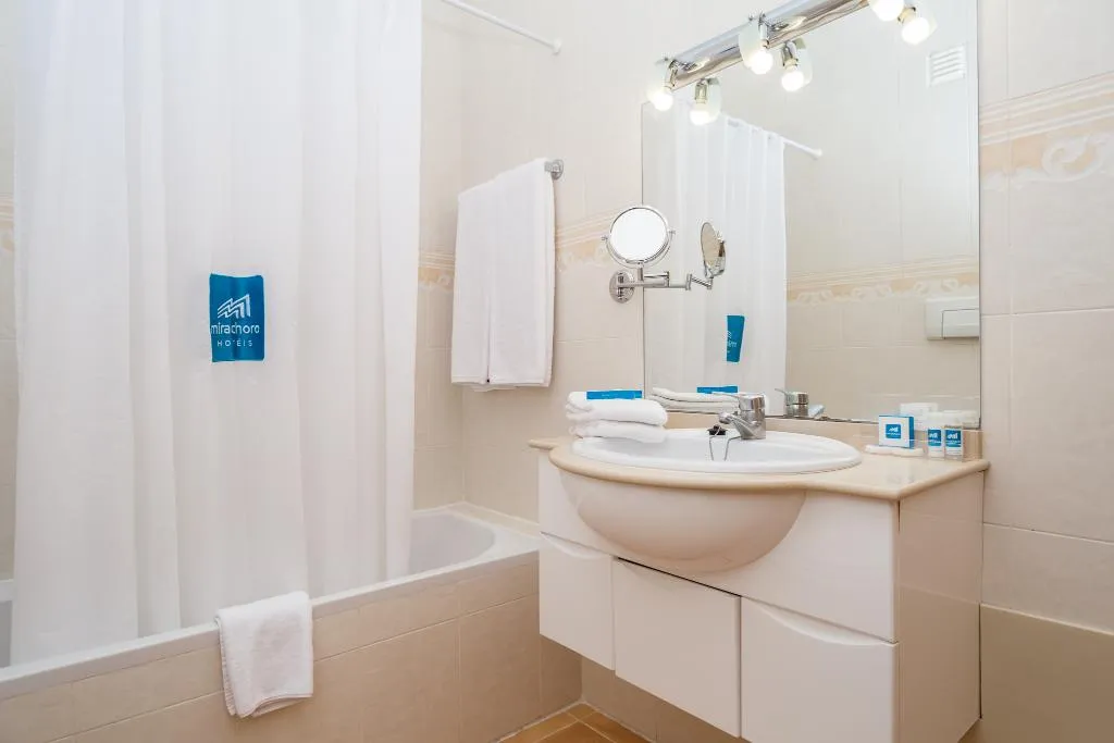 Double or Twin CLASSIC Room, Mirachoro Carvoeiro, Algarve