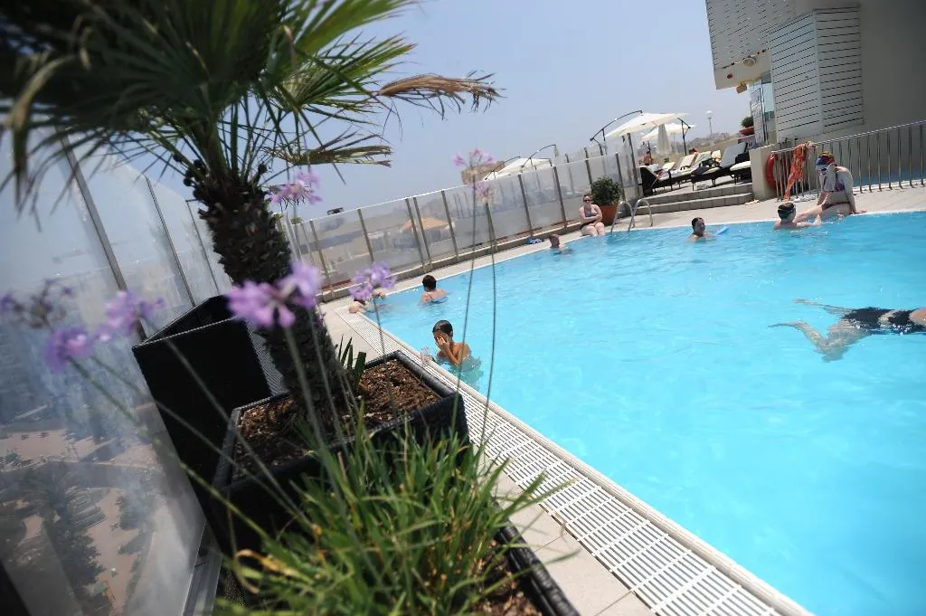 Pool, Plaza Hotels, Malta
