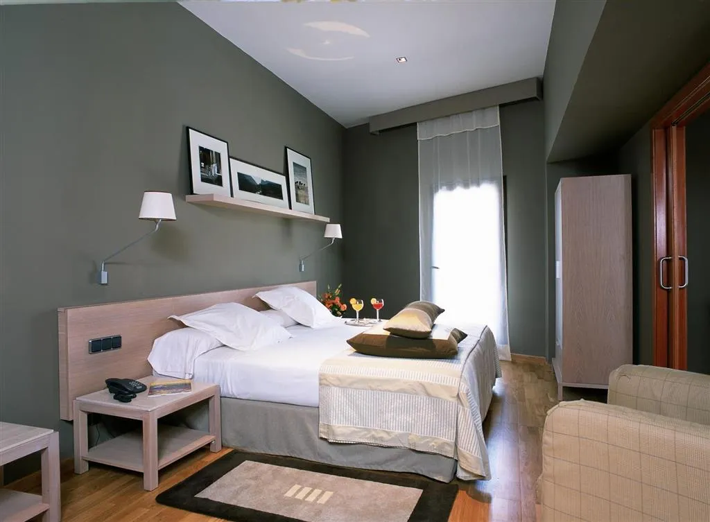 Room, Parador de la Seu d'Urgell, Costa Brava