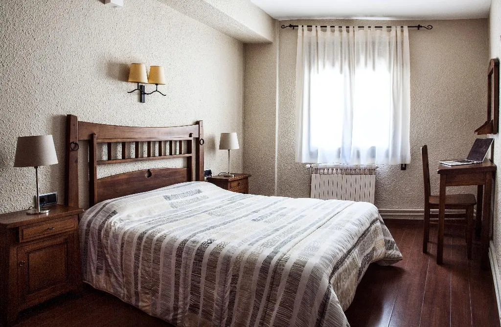 QUADRUPLE CONNECTING ROOM Room, Hostal La Plaça, Costa Brava