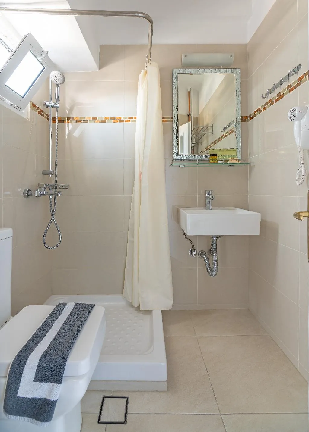 TRIPLE WITH BALCONY Room, Attalos Hotel, Athens