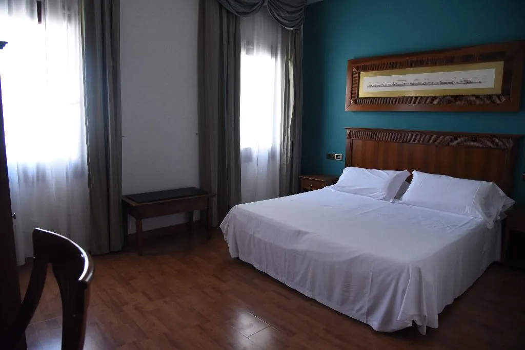 Double or Twin CLASSIC Room, Duca D'Aosta, Venice