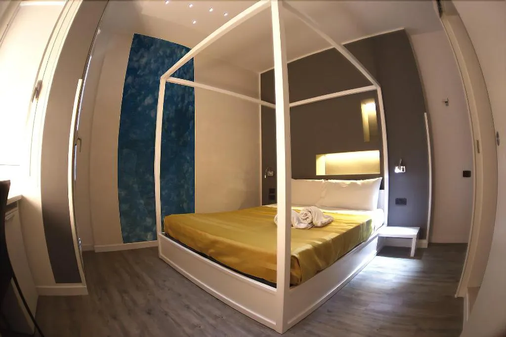 Room, Santa Lucia, Venice