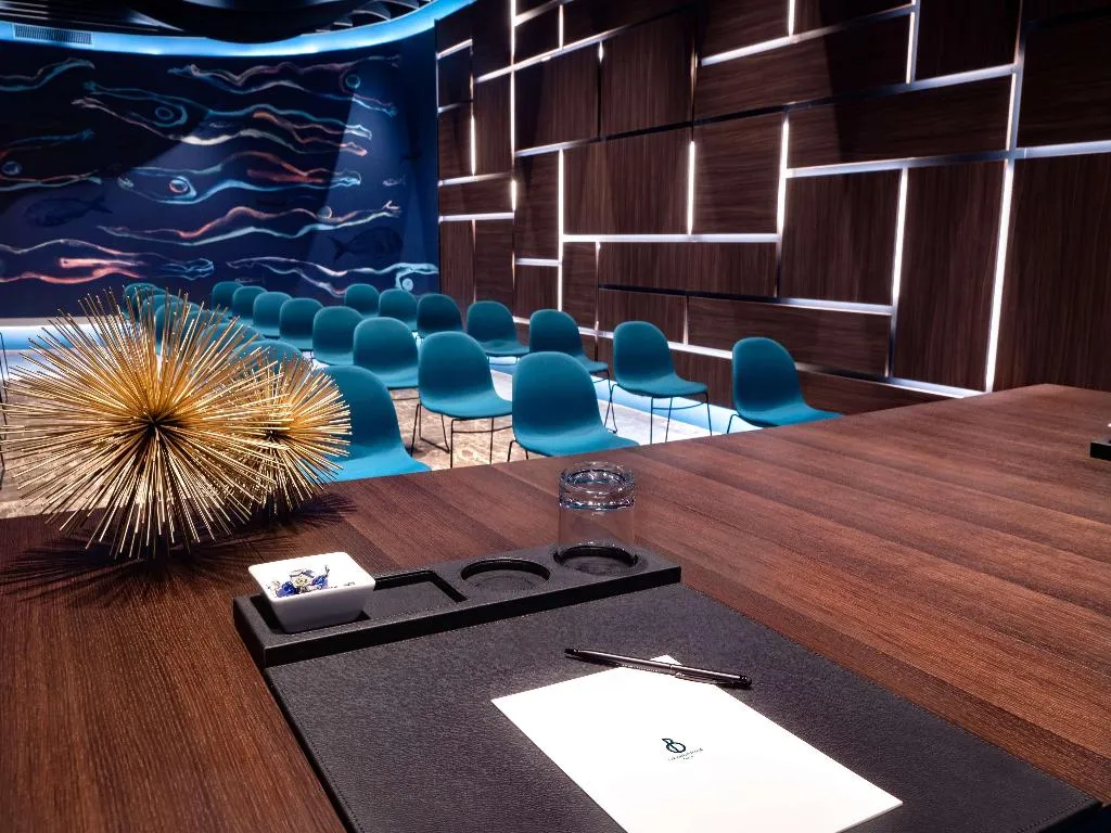 Conferences, de Bonart Naples-Curio Collection by Hilton, Naples