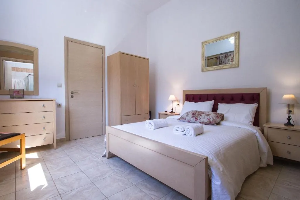 Room, Agarathos, Crete
