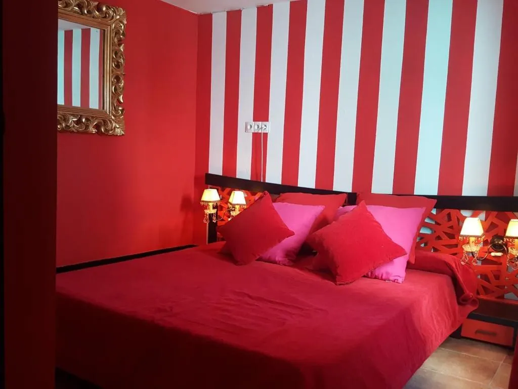 Room, Sevilla Kitsch Hostel Art, Seville