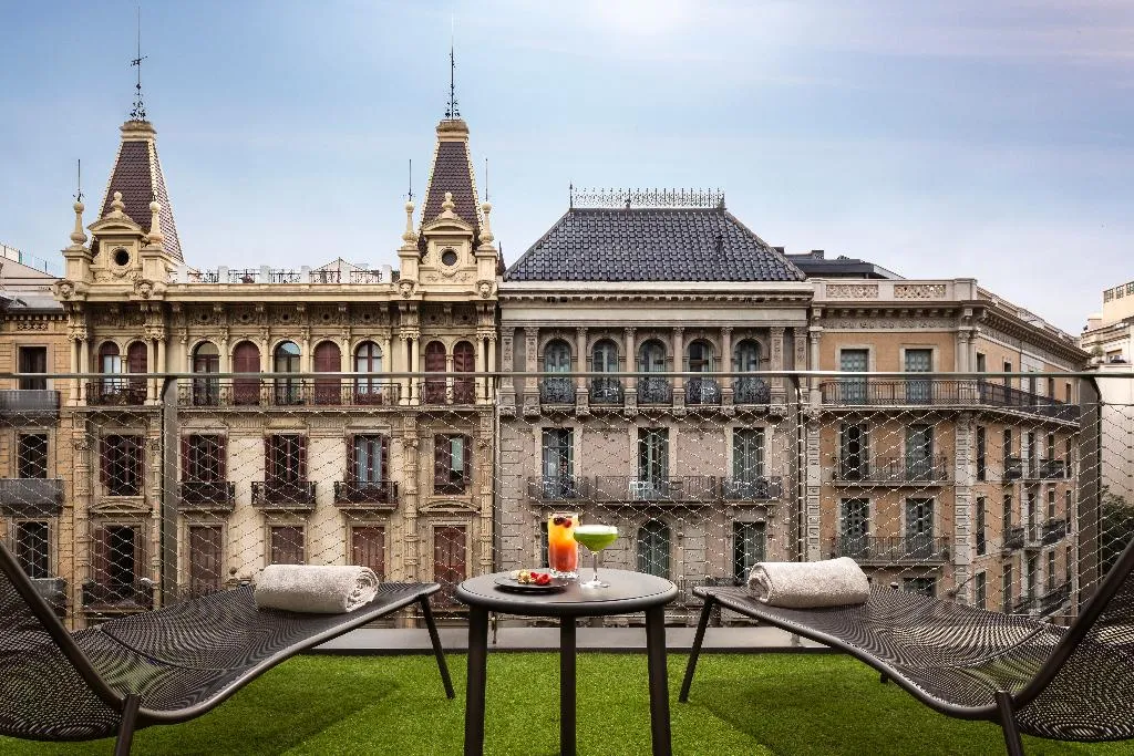 DOUBLE PREMIUM Room, NH Collection Barcelona Gran Hotel Calderón, Barcelona