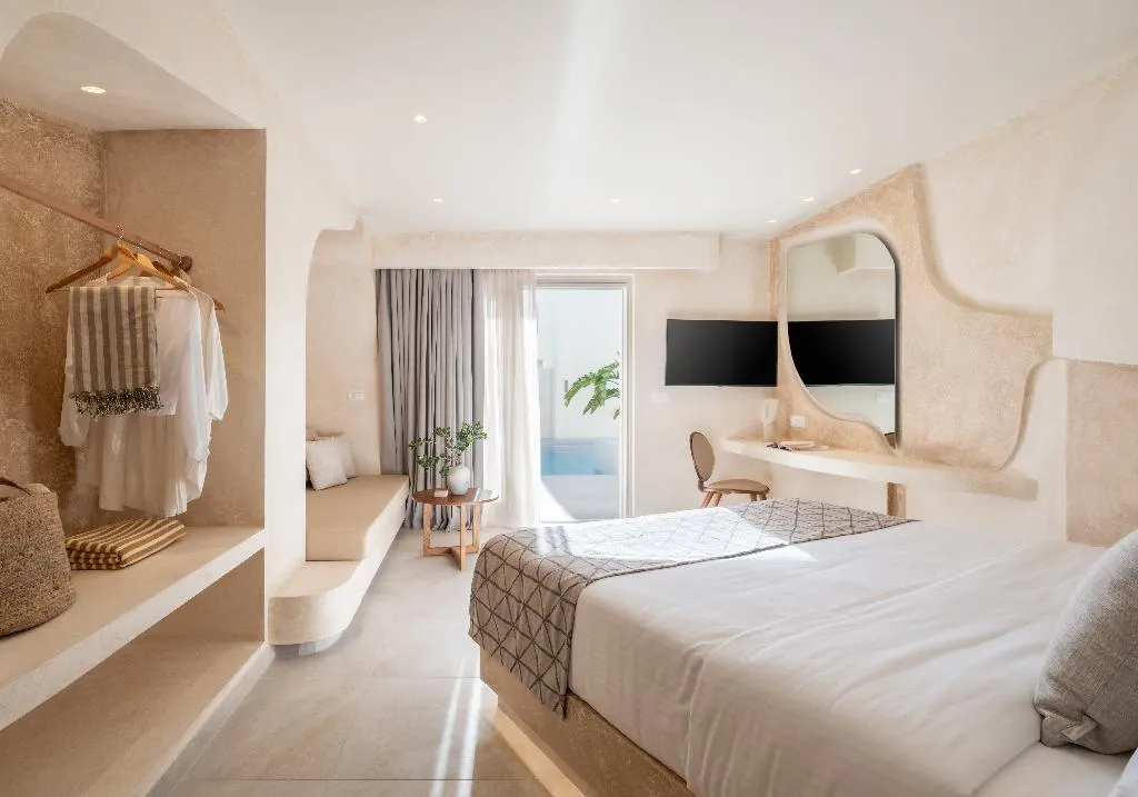 JUNIOR SUITE DELUXE POOL VIEW Room, Heyday Luxury Suites, Santorini