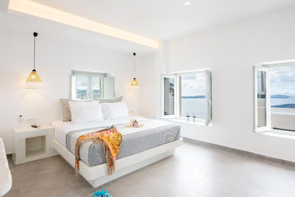 SUITE DELUXE WITH VIEWS Room, Caldera Cliff Illusion Suites, Santorini