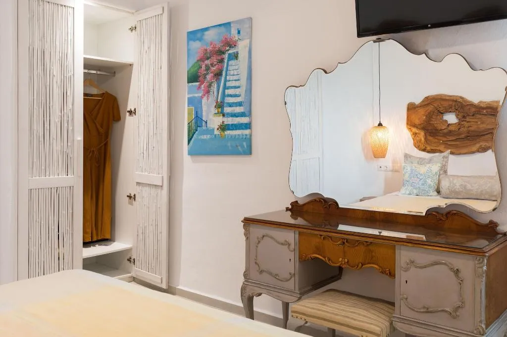 Room DELUXE ONE BED Room, Villa Konstantin Rooms & Suites, Mykonos