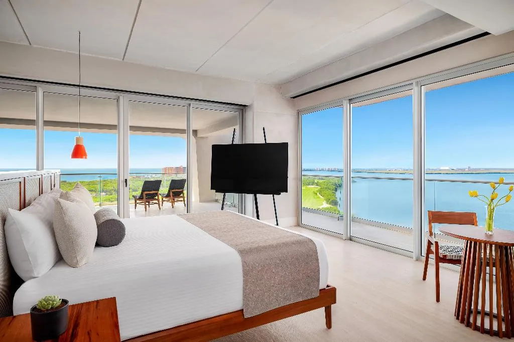 SUITE DELUXE BAY VIEW Room, Hyatt Vivid Grand Island, Cancun Area