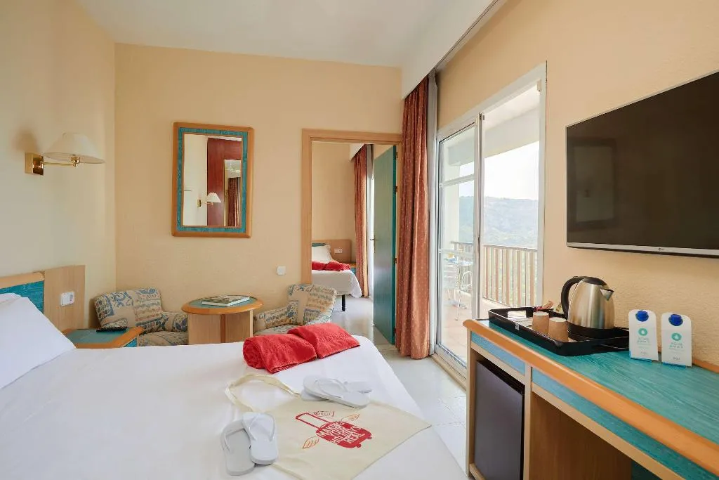 Room, Sol Milanos Pinguinos, Menorca