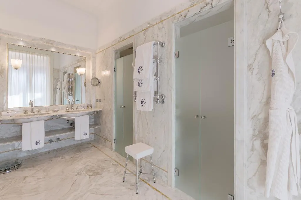 SUITE THREE BEDROOMS Room, Grand Hotel Excelsior Vittoria Spa, Naples
