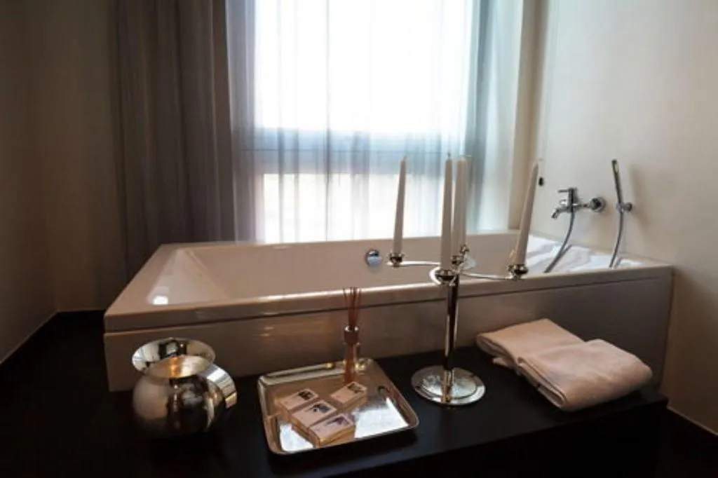 JUNIOR SUITE WITH DOUBLE BED Room, H2c Hotel Milanofiori, Milan