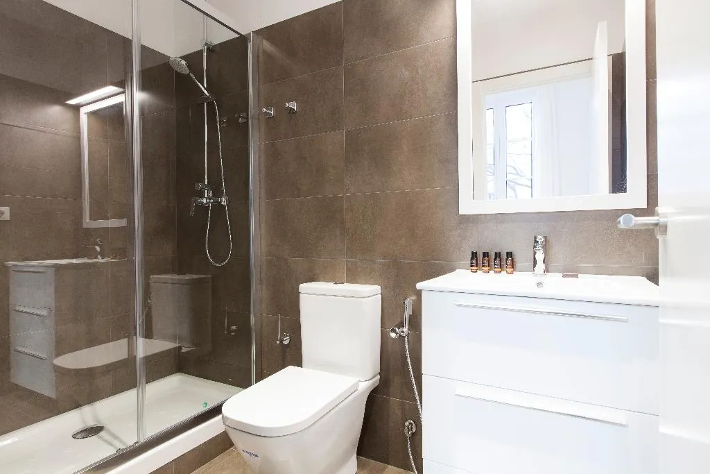 APARTMENT TWO BEDROOMS TWO BATHROOMS Room, Aspasios Urquinaona Design, Barcelona