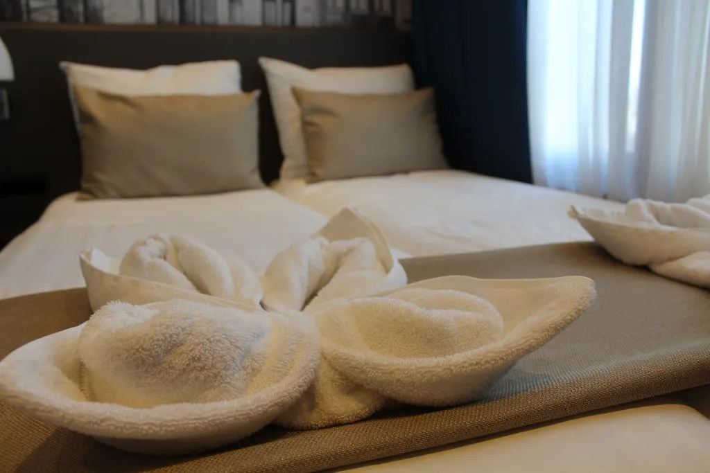 TWIN DELUXE Room, Royal Amsterdam Hotel, Amsterdam