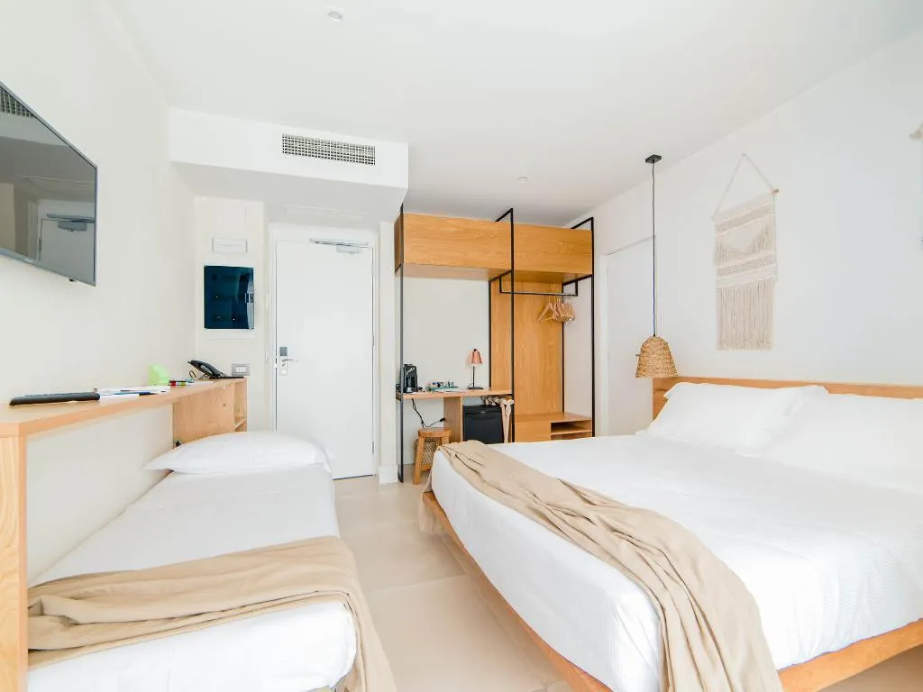 TRIPLE CLASSIC Room, Cumeja Beach Club & Hotel, Naples
