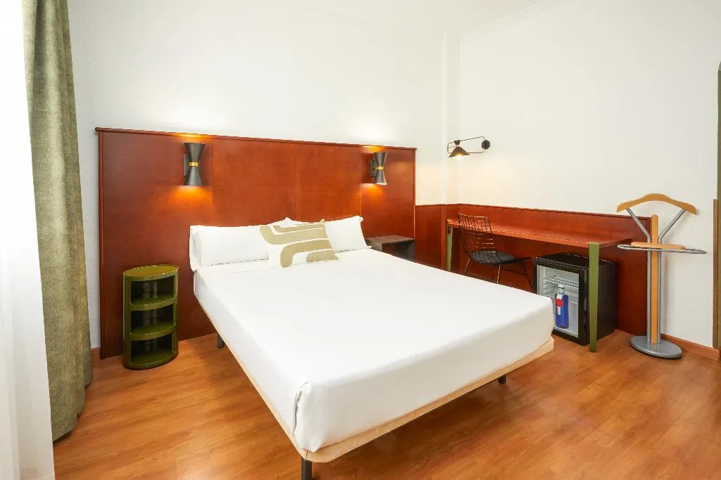 DOUBLE SUPERIOR Room, Cason del Tormes, Madrid