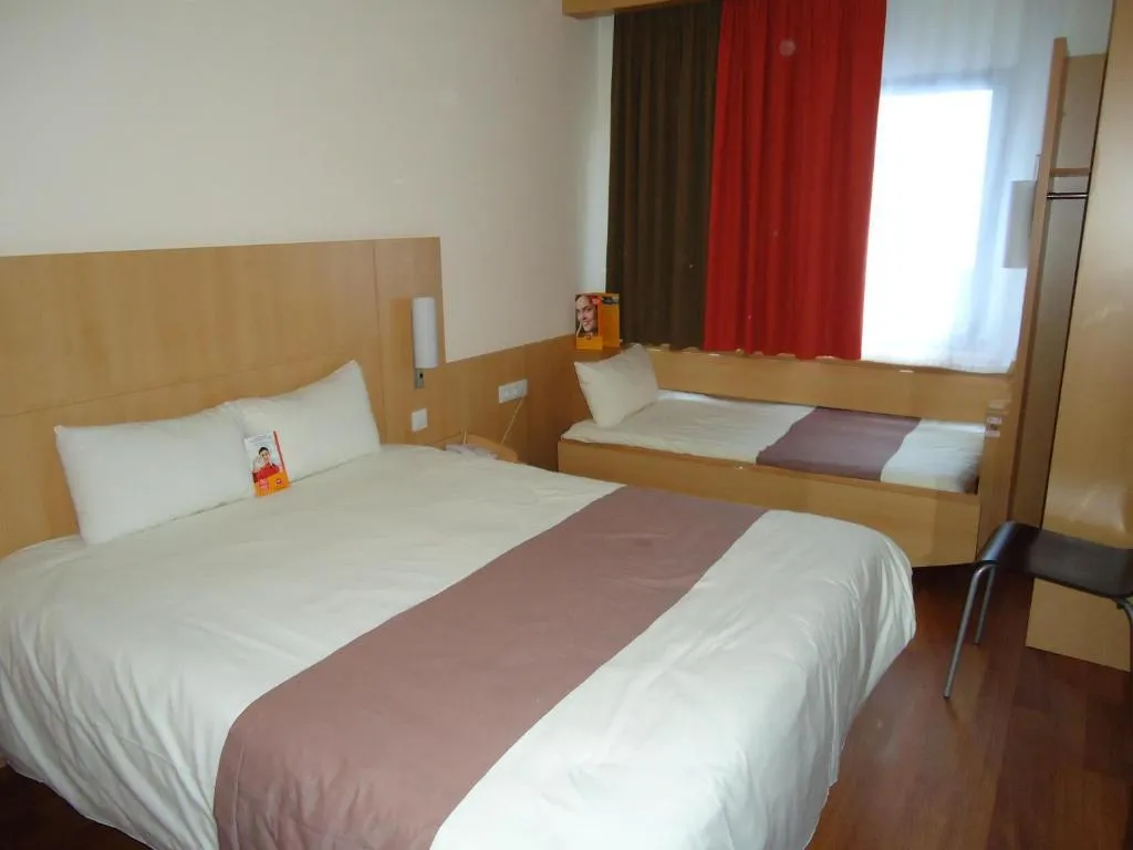 DOUBLE WITH DOUBLE BED Room, ibis Girona Costa Brava, Costa Brava