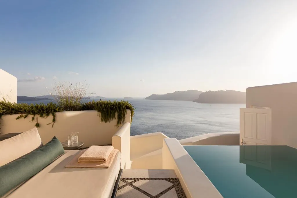 SUITE WITH PRIVATE POOL Room, Canaves Oia Suites, Santorini