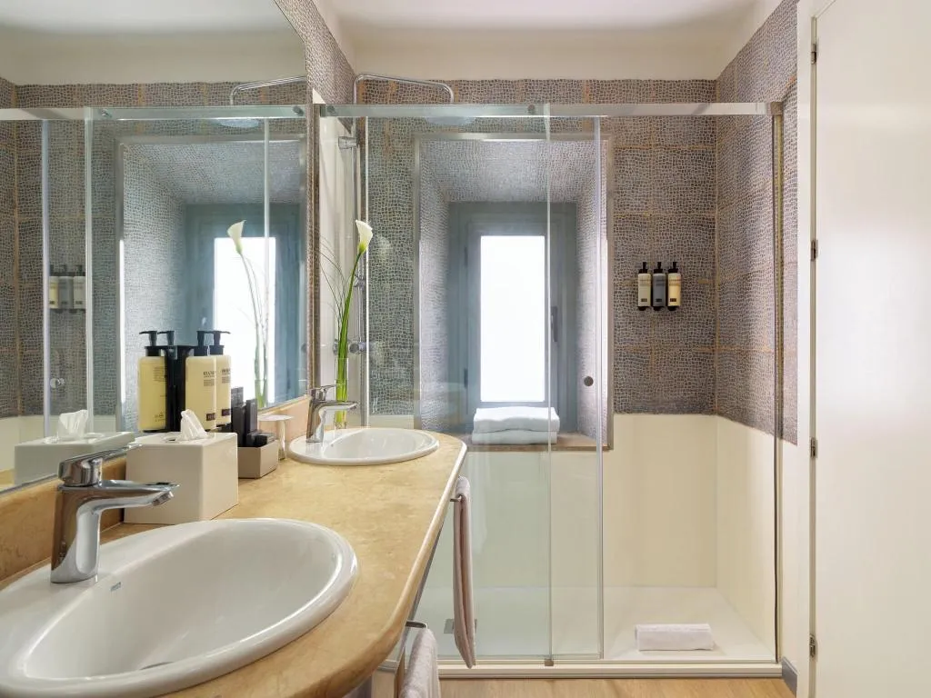 TRIPLE TWO BEDS Room, H10 Raco del Pi Boutique Hotel, Barcelona