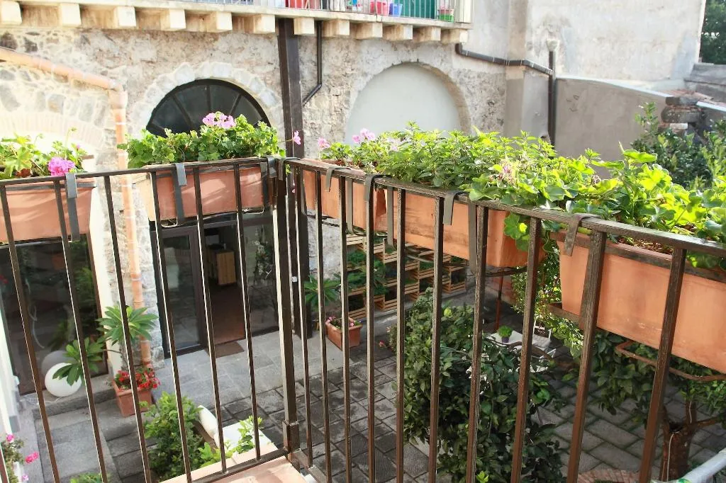 Room, La Corte Dei Limoni, Catania