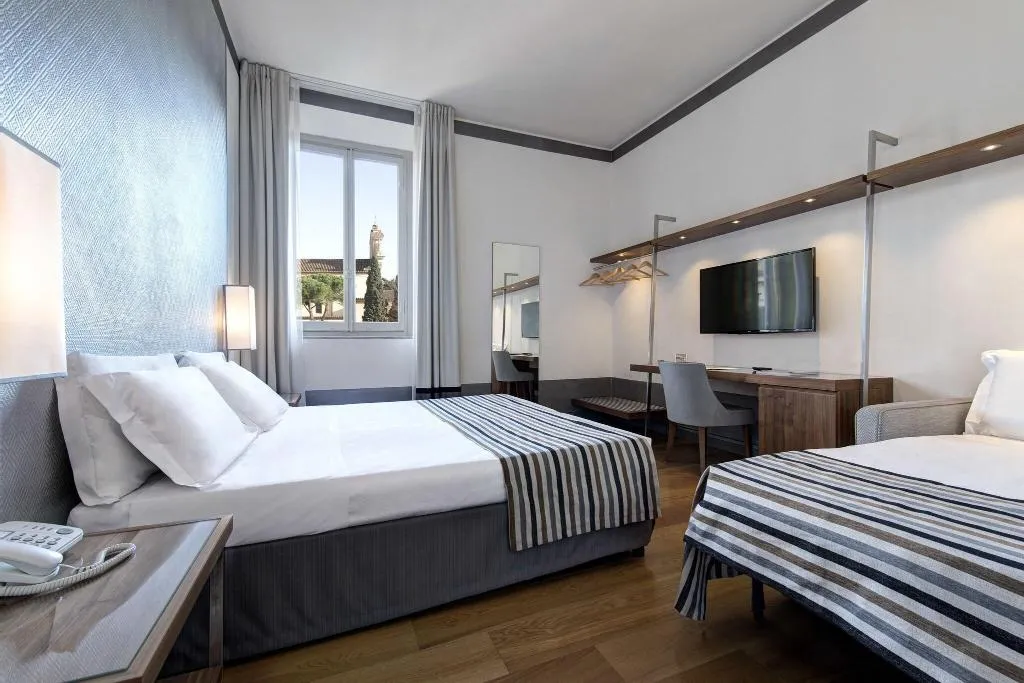 TRIPLE DELUXE GARDEN VIEW Room, Orto de Medici, Florence